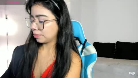 Elizabeth online show from April 9, 10:37 pm