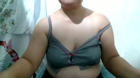 Snapshot of iam_jana chatting on February 3, 4:31 pm iam_jana online show from February 3, 4:31 pm