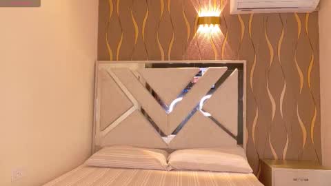 iam_nicolle online show from February 24, 12:52 pm