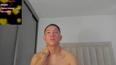 Snapshot of iamjulian_ chatting on October 11, 12:10 pm Juliiiiian online show from October 11, 12:10 pm