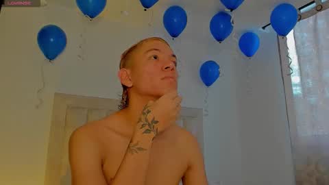 Snapshot of iamjulian_ chatting on October 16, 7:24 pm Juliiiiian online show from October 16, 7:24 pm
