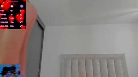 Snapshot of iamjulian_ chatting on October 9, 11:59 am Juliiiiian online show from October 9, 11:59 am