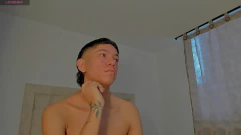 Snapshot of iamjulian_ chatting on October 8, 11:49 am Juliiiiian online show from October 8, 11:49 am