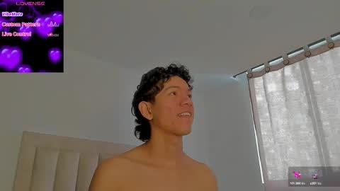 Snapshot of iamjulian_ chatting on October 5, 12:24 pm Juliiiiian online show from October 5, 12:24 pm
