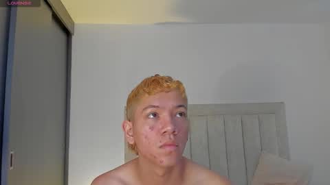 Snapshot of iamjulian_ chatting on October 21, 12:10 pm Juliiiiian online show from October 21, 12:10 pm