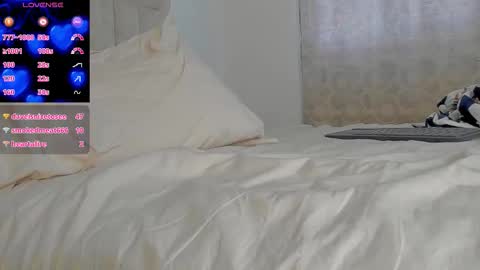 Snapshot of iamjulian_ chatting on October 12, 12:20 pm Juliiiiian online show from October 12, 12:20 pm