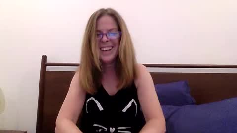 Snapshot of iampoppyy chatting on October 13, 2:35 am iampoppyy online show from October 13, 2:35 am