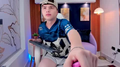 Ian  online show from April 8, 1:03 pm