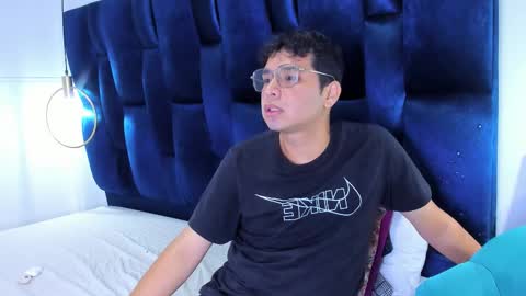 ian_yin online show from March 21, 5:02 am