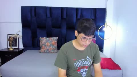 ian_yin online show from March 24, 3:45 am