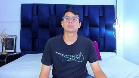 ian_yin online show from March 25, 3:46 am