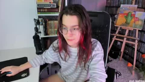 Snapshot of icefroq chatting on March 7, 9:59 pm Julia online show from March 7, 9:59 pm