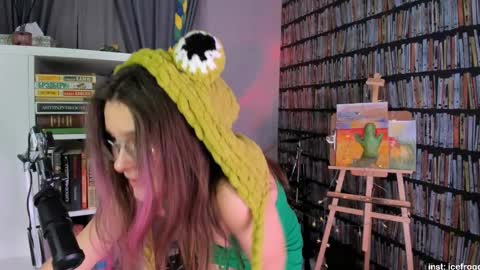 Snapshot of icefroq chatting on February 26, 9:53 pm Julia online show from February 26, 9:53 pm