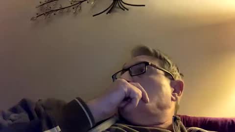 Snapshot of icums4u chatting on December 3, 4:33 pm icums4u online show from December 3, 4:33 pm