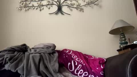 Snapshot of icums4u chatting on December 9, 1:45 pm icums4u online show from December 9, 1:45 pm