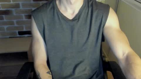 Snapshot of idkiww chatting on October 10, 8:35 pm yo online show from October 10, 8:35 pm