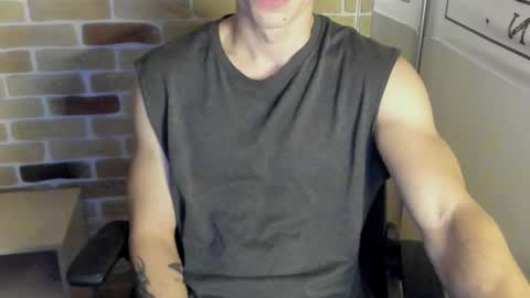 Snapshot of idkiww chatting on October 5, 7:43 pm yo online show from October 5, 7:43 pm