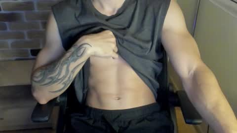 Snapshot of idkiww chatting on October 9, 8:14 pm yo online show from October 9, 8:14 pm