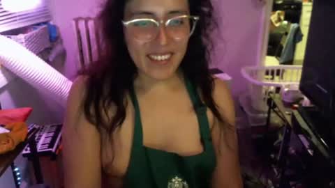 idkjustagirl online show from August 2, 6:04 am
