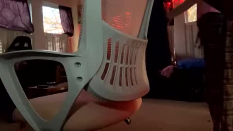 Snapshot of idkwhattocallthisone chatting on December 30, 2:30 pm idkwhattocallthisone online show from December 30, 2:30 pm