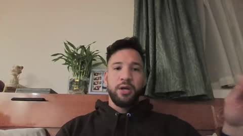 Snapshot of ignaciosmith10 chatting on October 24, 2:01 am Angel Oppenheim online show from October 24, 2:01 am
