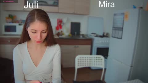Snapshot of ihavepaws33 chatting on February 24, 10:37 am Julia and Mira online show from February 24, 10:37 am