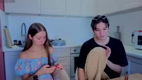 Snapshot of ihavepaws33 chatting on October 3, 8:00 am Julia and Mira online show from October 3, 8:00 am