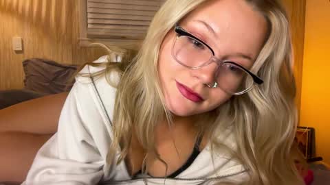 Snapshot of iheartcassie2844 chatting on January 8, 4:02 am cassie online show from January 8, 4:02 am