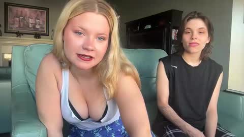 Snapshot of iheartcassie2844 chatting on February 21, 9:32 pm cassie online show from February 21, 9:32 pm