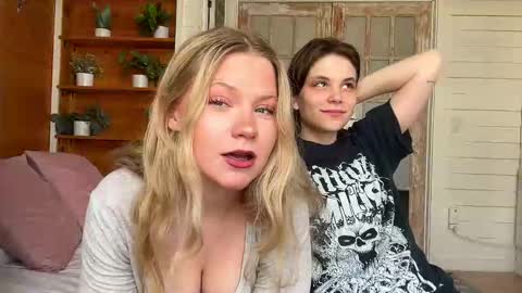 Snapshot of iheartcassie2844 chatting on February 25, 6:12 pm cassie online show from February 25, 6:12 pm