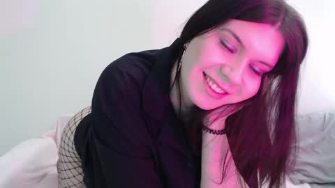 Snapshot of iintimate_flesh chatting on September 29, 10:03 am Vella online show from September 29, 10:03 am