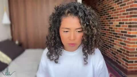 Snapshot of illaroom chatting on December 5, 8:28 pm Kloe online show from December 5, 8:28 pm