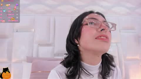 Snapshot of im_molly_angel chatting on October 20, 8:36 pm Moly online show from October 20, 8:36 pm