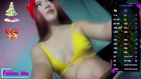 Snapshot of im_ur_hot_ella chatting on January 7, 3:33 pm ella may online show from January 7, 3:33 pm