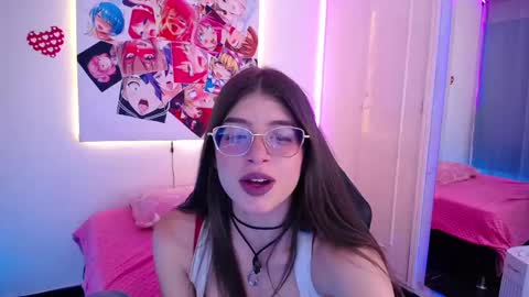 Snapshot of imchloe_ chatting on September 25, 8:49 pm Chloe online show from September 25, 8:49 pm