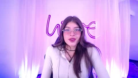 Snapshot of imchloe_ chatting on October 16, 9:24 pm Chloe online show from October 16, 9:24 pm