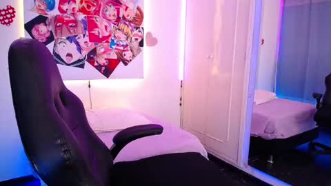 Snapshot of imchloe_ chatting on October 17, 9:30 pm Chloe online show from October 17, 9:30 pm