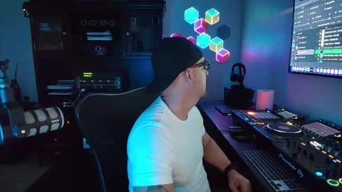 DJ Azra online show from October 14, 1:41 am