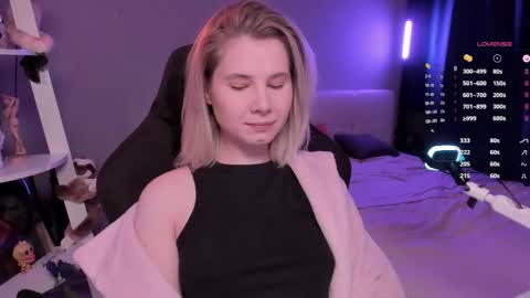 Mia online show from April 13, 10:30 am