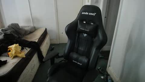 imstillfish online show from April 18, 11:34 am