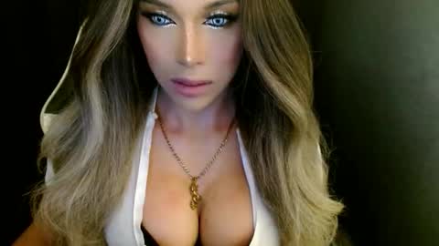 Queen Gwen online show from September 27, 4:10 am