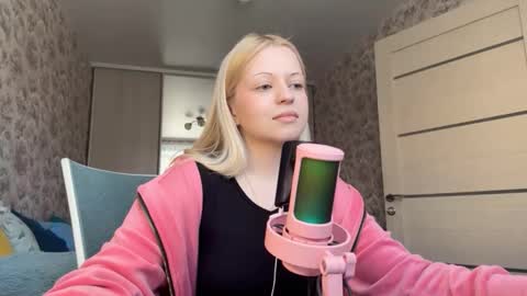 Lola online show from February 17, 11:09 am