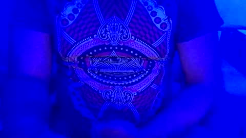 Inchesofhappiness7 online show from January 17, 2:37 pm