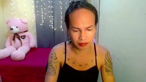 Snapshot of indaypakay_ts chatting on February 6, 9:00 am Pakay online show from February 6, 9:00 am