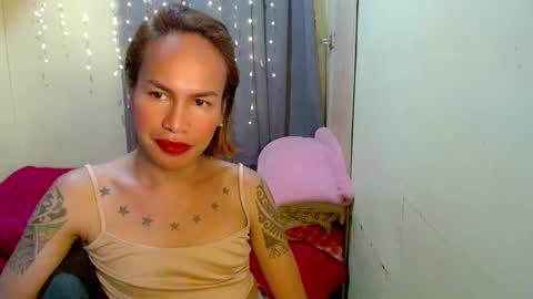 Snapshot of indaypakay_ts chatting on January 23, 5:56 am Pakay online show from January 23, 5:56 am
