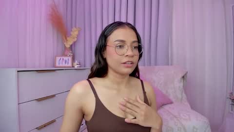 Snapshot of indiancutie_ chatting on December 22, 10:58 pm MIA online show from December 22, 10:58 pm