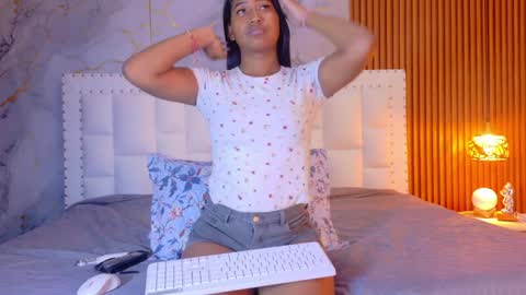 LITTLE AINHOA  online show from April 8, 8:01 pm