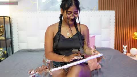 LITTLE AINHOA  online show from May 4, 8:04 pm