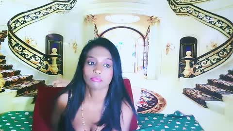 Snapshot of indianlovebug chatting on December 24, 9:00 pm Leah online show from December 24, 9:00 pm