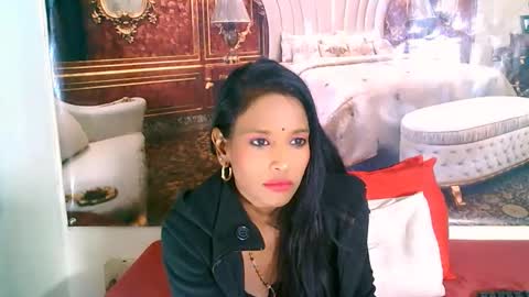 Snapshot of indianlovebug chatting on October 3, 7:05 am Leah online show from October 3, 7:05 am